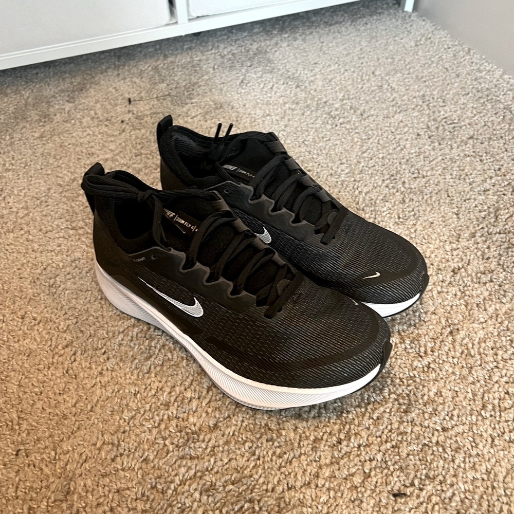 Nike Zoom Fly 4